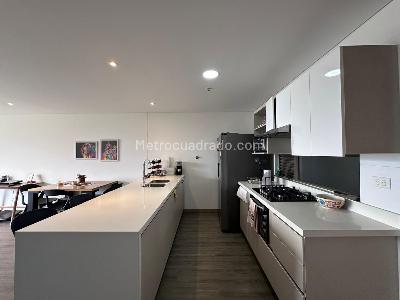 Apartamento en arriendo en El Poblado, Medellín · foto 6 de 14