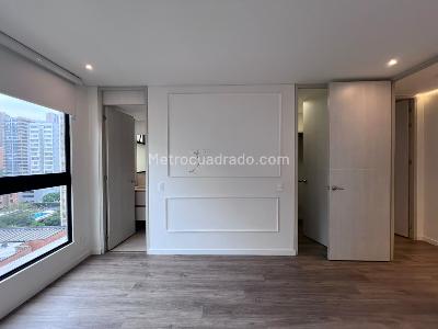 Apartamento de 2 alcobas en venta en El Poblado, Medellín, 86 m² · foto 10 de 16