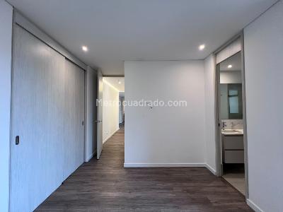 Apartamento de 2 alcobas en venta en El Poblado, Medellín, 86 m² · foto 13 de 16