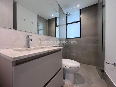 Apartamento de 2 alcobas en venta en El Poblado, Medellín, 86 m² · foto 14 de 16