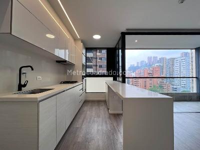 Apartamento de 2 alcobas en venta en El Poblado, Medellín, 86 m² · foto 5 de 16