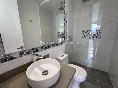 Apartamento de 3 alcobas en venta en El Poblado, Medellín, 217 m² · foto 16 de 18