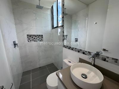 Apartamento de 3 alcobas en venta en El Poblado, Medellín, 217 m² · foto 17 de 18