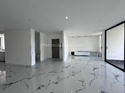 Apartamento de 3 alcobas en venta en El Poblado, Medellín, 217 m² · foto 2 de 18