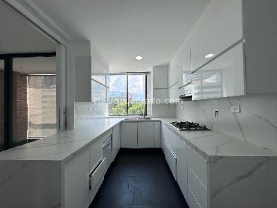 Apartamento de 3 alcobas en venta en El Poblado, Medellín, 217 m² · foto 5 de 18