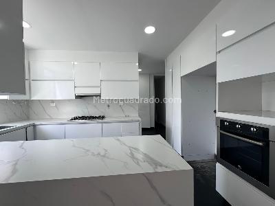 Apartamento de 3 alcobas en venta en El Poblado, Medellín, 217 m² · foto 6 de 18