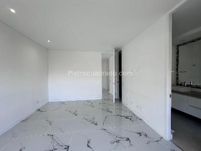 Apartamento de 3 alcobas en venta en El Poblado, Medellín, 217 m² · foto 9 de 18