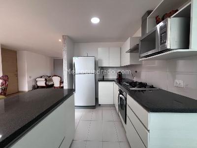 Apartamento de 2 alcobas en venta en Castropol, Medellín, 117 m² · foto 7 de 16