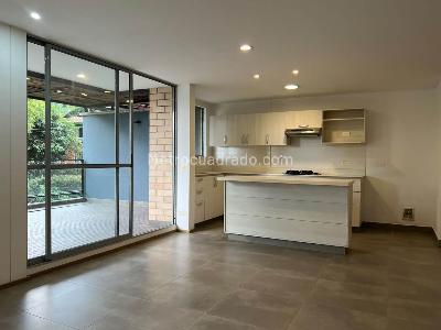 Apartamento de 2 alcobas en venta en Envigado, Envigado, 77 m² · foto 1 de 19