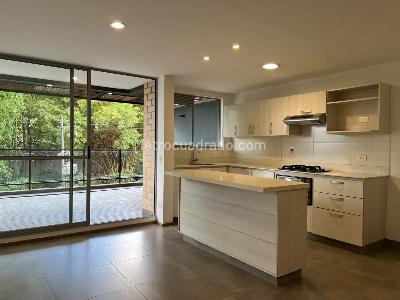 Apartamento de 2 alcobas en venta en Envigado, Envigado, 77 m² · foto 8 de 19