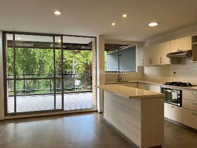 Apartamento de 2 alcobas en venta en Envigado, Envigado, 77 m² · foto 9 de 19