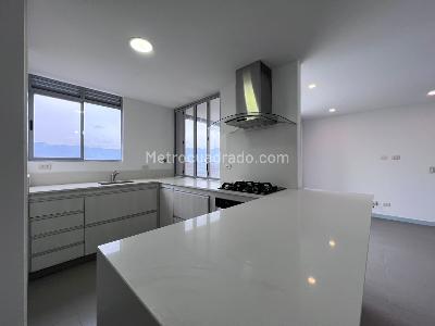 Apartamento de 3 alcobas en arriendo en Castropol, Medellín, 100 m² · foto 4 de 15