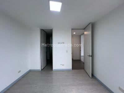Apartamento de 3 alcobas en arriendo en Castropol, Medellín, 100 m² · foto 8 de 15