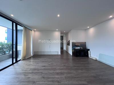 Apartamento de 2 alcobas en arriendo en Lalinde, Medellín, 95 m² · foto 2 de 13