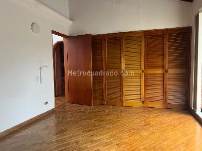Casa de 3 alcobas en arriendo en Los Balsos, Medellín, 330 m² · foto 11 de 17