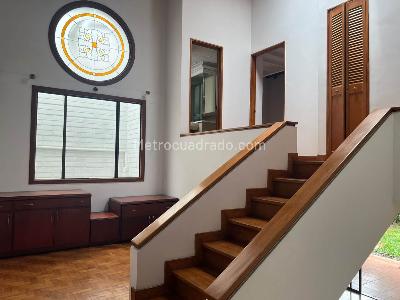 Casa de 3 alcobas en arriendo en Los Balsos, Medellín, 330 m² · foto 13 de 17