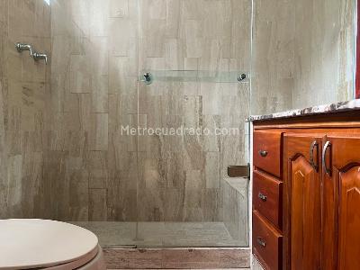 Casa de 3 alcobas en arriendo en Los Balsos, Medellín, 330 m² · foto 15 de 17