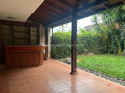 Casa de 3 alcobas en arriendo en Los Balsos, Medellín, 330 m² · foto 16 de 17