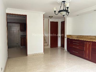 Casa de 3 alcobas en arriendo en Los Balsos, Medellín, 330 m² · foto 2 de 17