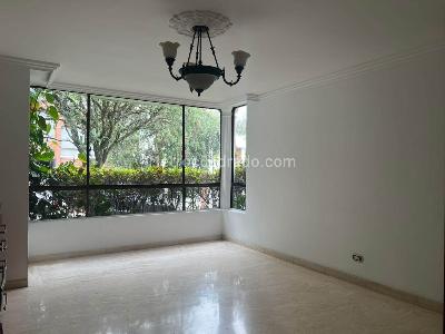 Casa de 3 alcobas en arriendo en Los Balsos, Medellín, 330 m² · foto 3 de 17
