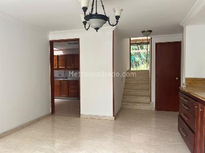 Casa de 3 alcobas en arriendo en Los Balsos, Medellín, 330 m² · foto 4 de 17