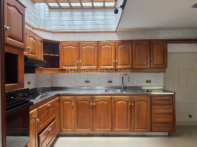 Casa de 3 alcobas en arriendo en Los Balsos, Medellín, 330 m² · foto 5 de 17