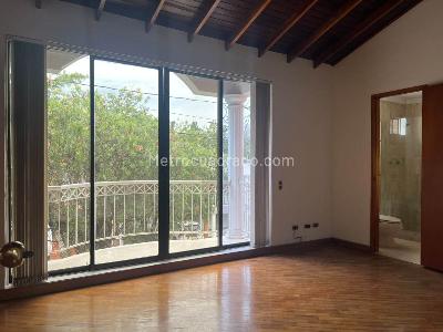Casa de 3 alcobas en arriendo en Los Balsos, Medellín, 330 m² · foto 7 de 17