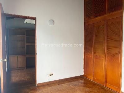Casa de 3 alcobas en arriendo en Los Balsos, Medellín, 330 m² · foto 8 de 17
