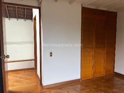 Casa de 3 alcobas en arriendo en Los Balsos, Medellín, 330 m² · foto 9 de 17