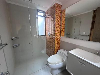 Apartamento de 3 alcobas en arriendo en El Tesoro, Medellín, 240 m² · foto 13 de 14