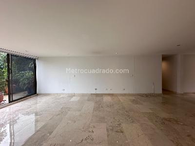 Apartamento de 3 alcobas en arriendo en El Tesoro, Medellín, 240 m² · foto 2 de 14