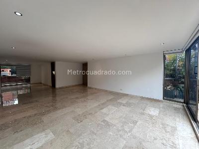 Apartamento de 3 alcobas en arriendo en El Tesoro, Medellín, 240 m² · foto 3 de 14