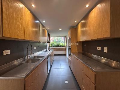Apartamento de 3 alcobas en arriendo en El Tesoro, Medellín, 240 m² · foto 5 de 14