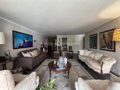 Apartamento de 4 alcobas en venta en El Diamante No. 2, Medellín, 242 m² · foto 2 de 19