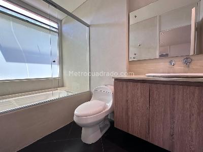 Apartamento de 1 alcoba en arriendo en El Tesoro, Medellín, 70 m² · foto 14 de 15