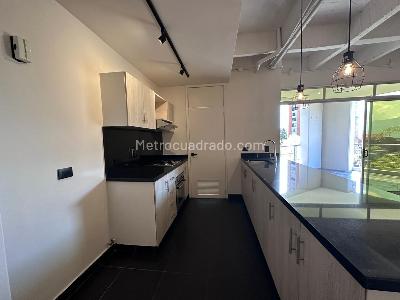 Apartamento de 1 alcoba en arriendo en El Tesoro, Medellín, 70 m² · foto 8 de 15