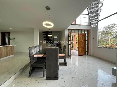 Casa de 4 alcobas en arriendo en Envigado, Envigado, 550 m² · foto 3 de 20