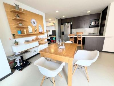 Apartamento de 3 alcobas en venta en Altos Del Poblado, Medellín, 80 m² · foto 2 de 11