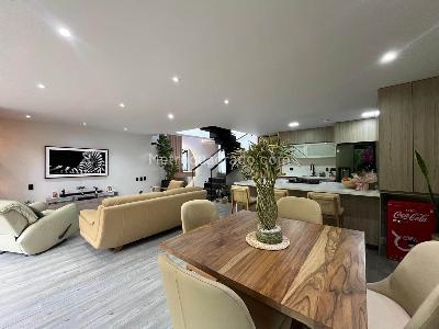 Casa de 3 alcobas en venta en Envigado, Envigado, 298 m² · foto 4 de 20