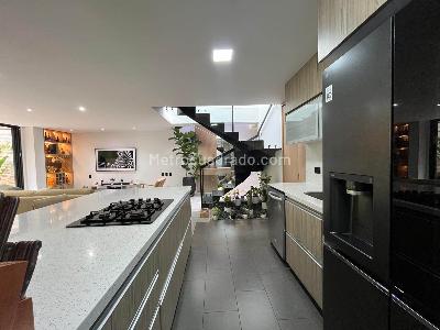 Casa de 3 alcobas en venta en Envigado, Envigado, 298 m² · foto 8 de 20