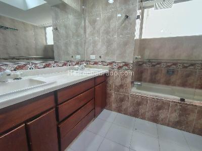 Casa de 4 alcobas en arriendo en Las Lomas, Medellín, 360 m² · foto 16 de 19