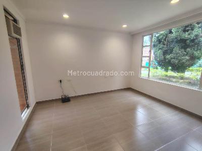 Casa de 4 alcobas en arriendo en Las Lomas, Medellín, 360 m² · foto 7 de 19