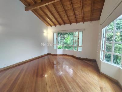 Casa de 4 alcobas en arriendo en Las Lomas, Medellín, 360 m² · foto 9 de 19