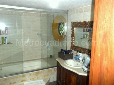 Casa de 5 alcobas en venta en El Poblado, Medellín, 1040 m² · foto 16 de 20