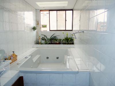 Apartamento de 4 alcobas en venta en Altos De La Calleja, Bogotá, 221 m² · foto 13 de 20