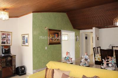 Casa de 3 alcobas en venta en Malibu La Alhambra, Bogotá, 275 m² · foto 6 de 20