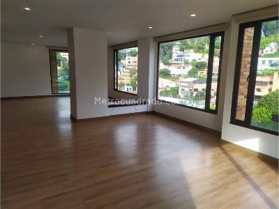 Apartamento de 3 alcobas en venta en Chico, Bogotá, 203 m² · foto 2 de 19