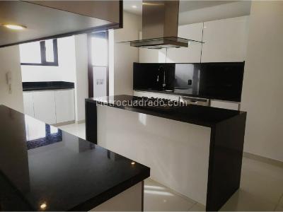 Apartamento de 3 alcobas en venta en Chico, Bogotá, 203 m² · foto 15 de 19