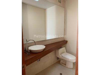 Apartamento de 3 alcobas en venta en Chico, Bogotá, 240 m² · foto 5 de 11