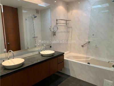 Apartamento de 3 alcobas en venta en Chico, Bogotá, 240 m² · foto 7 de 11